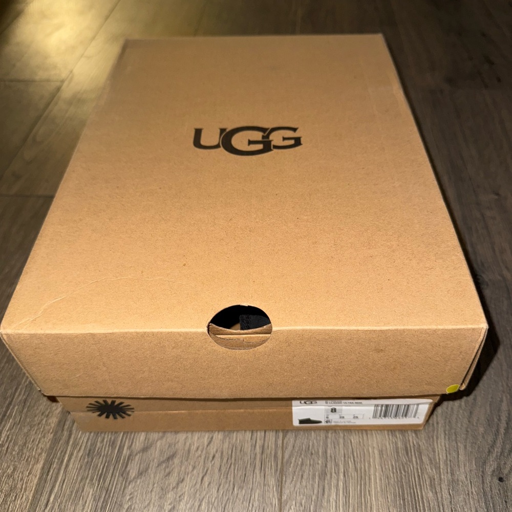 UGG Classic Ultra Mini NWT black size 8 - Picture 3 of 11